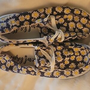 GYPSY JAZZ Blue and White Floral Sneakers   EUC
